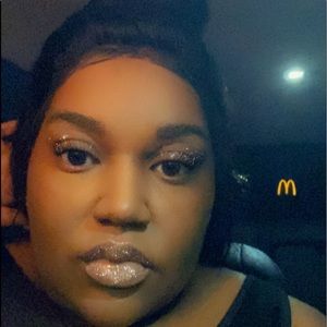 Meet your Posher, Latoya